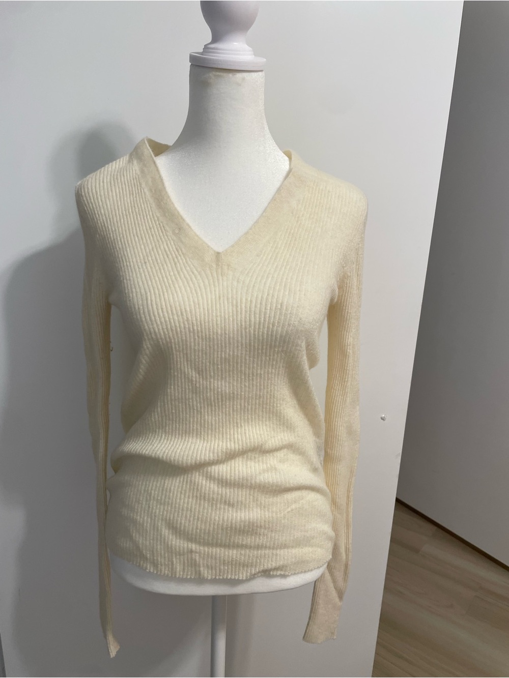 rag & bone Cream Ribbed V-Neck Sweater - Picture 3 of 4